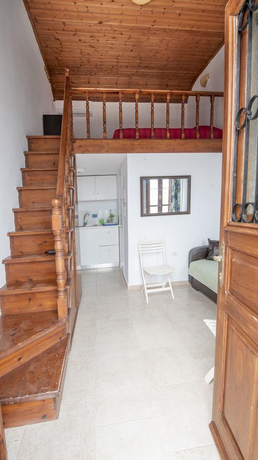 Roulas Apartments Chalki Town Buitenkant foto