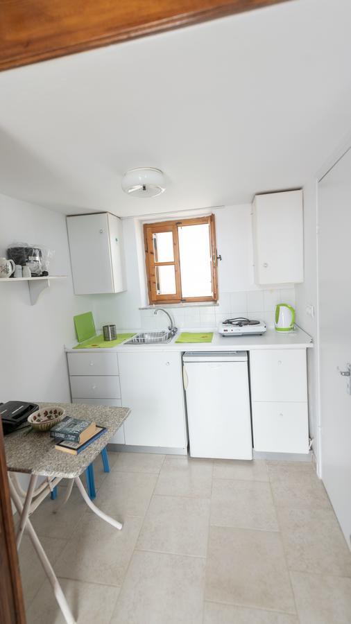 Roulas Apartments Chalki Town Buitenkant foto