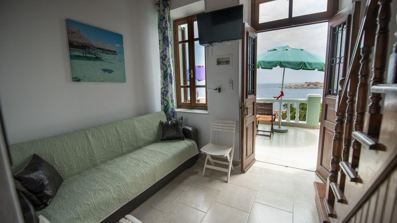 Roulas Apartments Chalki Town Buitenkant foto